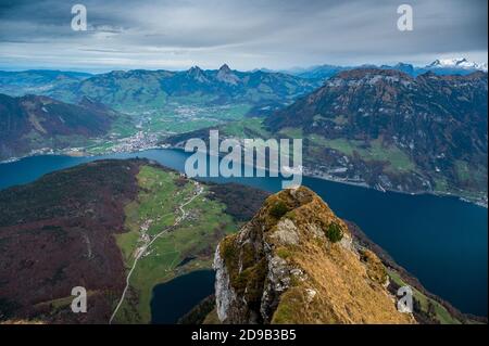 Blick von Niederbauen über Brunnen, Urnersee und Morschach Stockfoto