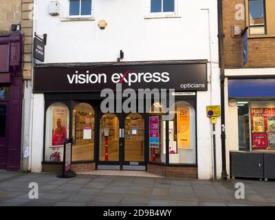 Ein Optikergeschäft von Vision Express in der High Street in der Stadt Wells, Somerset, England. Stockfoto