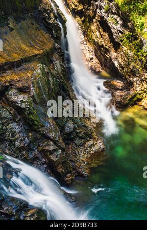 Wasserfall auf dem Radovna Fluss in der Vintgar Schlucht in Slowenien In Europa Stockfoto