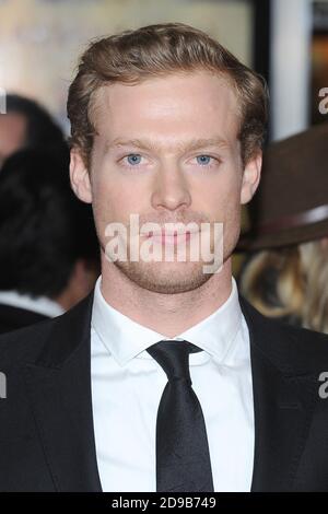 Sam Reid nimmt an der Premiere von Railway man UK im Londoner Odeon West End Teil. 4. Dezember 2013 © Paul Treadway Stockfoto