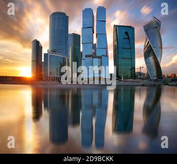 Stadt Moskau, Russland. Moscow International Business Center bei Sonnenuntergang Stockfoto
