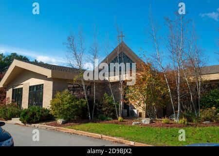 Unsere Lady of Mercy am 16 Baboosic Lake Rd im Herbst in Merrimack, New Hampshire, NH, USA. Stockfoto