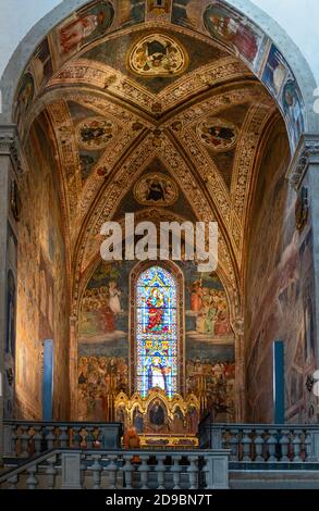 Florenz, Italien - 13. Februar 2019: Basilika Santa Maria Novella, Blick auf die Strozzi-Kapelle Stockfoto