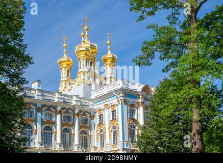 Sankt Petersburg, Puschkin, Russland. 22. August 2020. Fragment des Gebäudes des Katharinenpalastes in Zarskoe Selo. Architektur und Geschichte, prese Stockfoto