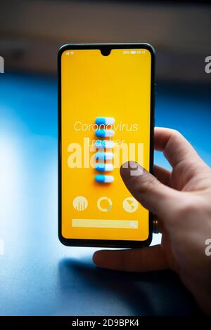 Coronavirus Data Tracker Konzept auf einem Smartphone Stockfoto