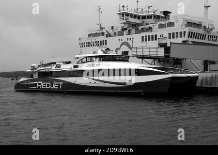 RED JET 6, WASSERJET KATAMARAN FÄHRE. Stockfoto