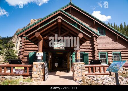 Colorado, USA - 15. September 2020: Eintritt zum historischen Glen Cove Inn am Pikes Peak Berg Stockfoto