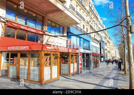 Paris, Frankreich. März 15. 2020. Restaurants auf den Champs Elysees. Wegen des Corona-Virus wegen Eindämmung geschlossen. Stockfoto