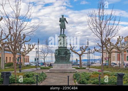 Triest, Italien - 7. März 2020: Maximilian I. von Österreich Statue des Kaisers von Mexiko auf der Piazza Venezia in Triest, Italien. Stockfoto