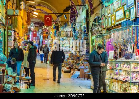 ISTANBUL - MÄRZ 14 2020: Der große Basar ist der berühmteste orientalische überdachte Markt der Welt. Istanbul, Türkei, Istanbul, Türkei Stockfoto