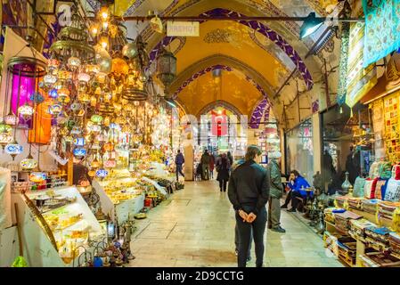 ISTANBUL - MÄRZ 14 2020: Der große Basar ist der berühmteste orientalische überdachte Markt der Welt. Istanbul, Türkei, Istanbul, Türkei Stockfoto