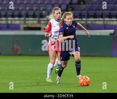 Anderlecht, Belgien. November 2020. Jarne Teulings (16 Anderlecht) mit dem Ball während eines weiblichen Fußballspiels zwischen RSC Anderlecht Dames und Northern Irish Linfield Ladies in der ersten Qualifikationsrunde für die UEFA Womens Champions League der Saison 2020 - 2021, Mittwoch, 4. November 2020 in ANDERLECHT, Belgien . FOTO SPORTPIX.BE / SPP / SEVIL OKTEM Sevil Oktem / Sportpix.be / SPP Quelle: SPP Sport Press Foto. /Alamy Live Nachrichten Stockfoto