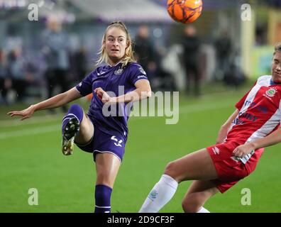 Anderlecht, Belgien. November 2020. Tessa Wullaert (27 Anderlecht) spielt den Ball während eines weiblichen Fußballspiels zwischen RSC Anderlecht Dames und Northern Irish Linfield Ladies in der ersten Qualifikationsrunde für die UEFA Womens Champions League der Saison 2020 - 2021, Mittwoch, 4. November 2020 in ANDERLECHT, Belgien . FOTO SPORTPIX.BE / SPP / SEVIL OKTEM Sevil Oktem / Sportpix.be / SPP Quelle: SPP Sport Press Foto. /Alamy Live Nachrichten Stockfoto