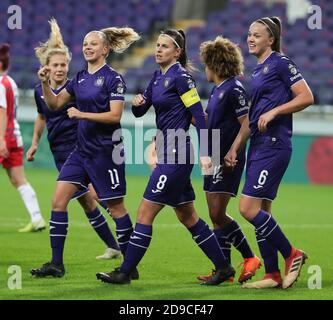 Anderlecht, Belgien. November 2020. Anderlecht-Spieler feiern das Tor ihres Teams bei einem Frauenfußballspiel zwischen RSC Anderlecht Dames und Northern Irish Linfield Ladies in der ersten Qualifikationsrunde für die UEFA Womens Champions League der Saison 2020 - 2021, Mittwoch, 4. November 2020 in ANDERLECHT, Belgien . FOTO SPORTPIX.BE / SPP / SEVIL OKTEM Sevil Oktem / Sportpix.be / SPP Quelle: SPP Sport Press Foto. /Alamy Live Nachrichten Stockfoto