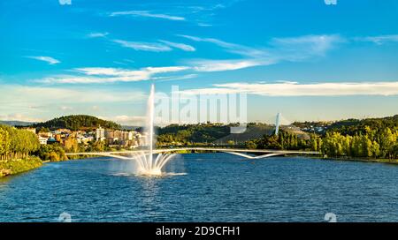 Brunnen am Fluss Mondego in Coimbra, Portugal Stockfoto