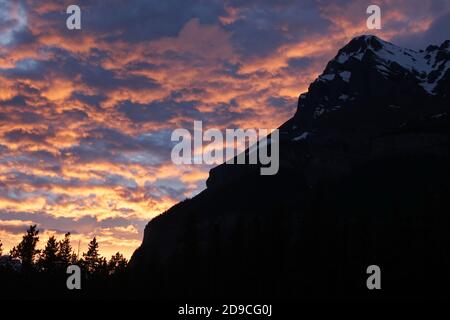 Sonnenuntergang über Mount Wilson Stockfoto