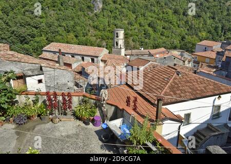 Panoramablick auf Orsomarso, einem ländlichen Dorf in den Bergen der Region Kalabrien, Italien. Stockfoto