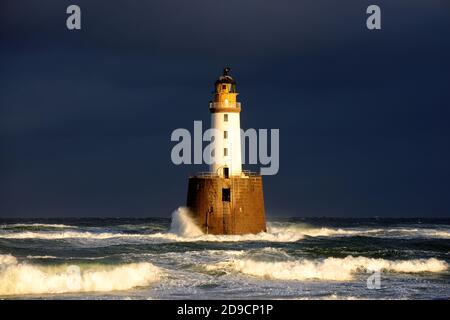 Rattray Head Leuchtturm bei stürmischem Wetter, Aberdeenshire Stockfoto