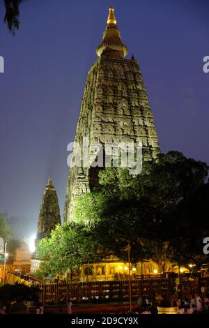 India Bodh Gaya - Mahabodhi Temple Complex Haupttempel während Nacht Stockfoto