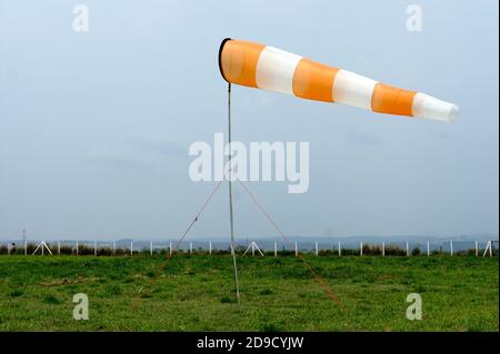 Windsack am Flugplatz Landschaft ländliche Szene Stockfoto