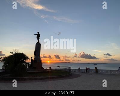 Salvador, Bahia, Brasilien. Sonnenuntergang vom Platz des Denkmals für Castro Alves in der Innenstadt von Salvador aus gesehen. Stockfoto