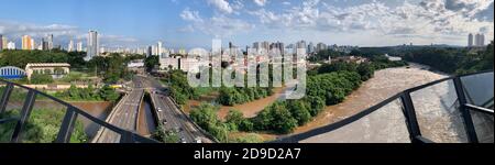 Panorama des Rio Piracicaba in Piracicaba, SP, Brasilien Stockfoto