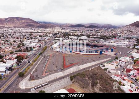 Luftaufnahme des Estadio Hidalgo, Heimat des Fußballteams Pachuca in Pachuca, Hidalgo, Mexiko. Stockfoto