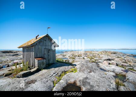 Eine offene Wildnishütte auf der Ytterland Insel, Raasepori, Finnland Stockfoto