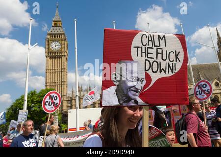 volksversammlung nationalmarsch und Demonstration gegen Austerität Ankunft am Parliament Square. Der marsch ging von Portland Place und endete am Parliament Square. Die Volksversammlung soll eine breite, vereinte nationale Kampagne gegen Austerität, Kürzungen und Privatisierung an Arbeitsplätzen, Gemeinwesen und Sozialleistungen sein. Parliament Square, Westminster, London, Großbritannien. 21 Juni 2014 Stockfoto