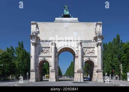 Geographie / Reisen, Deutschland, Bayern, München, Siegestor (Siegestor) zwischen Ludwigstraße, Additional-Rights-Clearance-Info-not-available Stockfoto