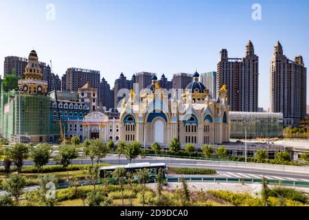 Landschaft von Xiangyun International Castle in der südwestlichen Ecke der südlichen zweiten Ringstraße der Zhonghua Straße, Qiaoxi Bezirk, Shijiazhuang Cit Stockfoto