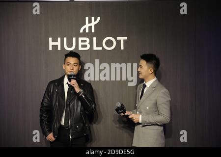 Oho Ou, chinesischer Schauspieler und Sänger, zeigt sich bei einer Veranstaltung zum 40-jährigen Jubiläum der Uhrenmarke Hublot in Shenyang City, Nordost C Stockfoto