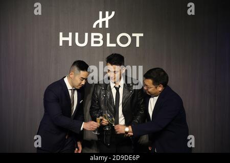Oho Ou, chinesischer Schauspieler und Sänger, zeigt sich bei einer Veranstaltung zum 40-jährigen Jubiläum der Uhrenmarke Hublot in Shenyang City, Nordost C Stockfoto