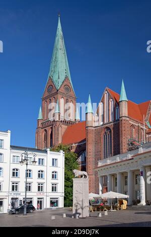 Geographie / Reisen, Deutschland, Mecklenburg-Vorpommern, Schwerin, Altstädtischer Markt, Dom, Additional-Rights-Clearance-Info-not-available Stockfoto