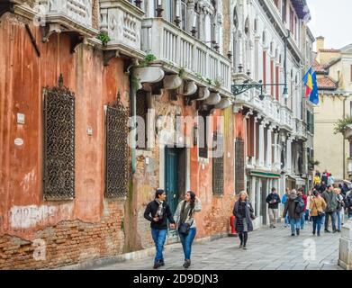 Die Strada Nova verbindet den Hafen und den Bahnhof mit dem Herzen der Stadt - Venedig, Venetien, Italien Stockfoto