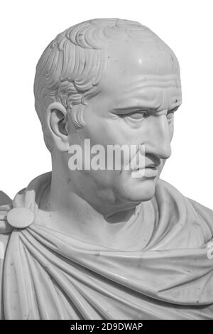 Cicero, der größte antike römische Redner, Marmorstatue vor Rom Alter Justizpalast, aus dem 19. Jahrhundert (isoliert auf weißem Hintergrund) Stockfoto