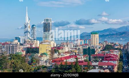 Batumi, Adjaria, Georgien - Januar 04 2020: Luftaufnahme der Stadt an der Schwarzmeerküste, Batumi, Georgien Stockfoto
