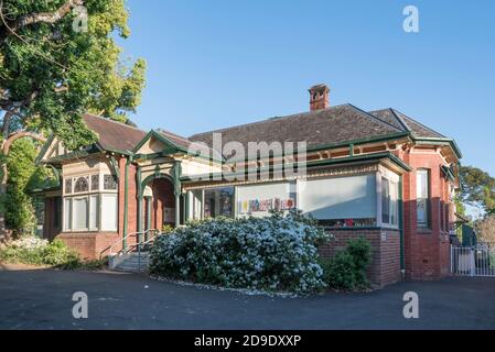 Jetzt ein Kinderbetreuungszentrum dieses ehemalige Federation Bungalow Stil Haus in Gordon, New South Wales, Australien stammt aus dem frühen 20. Jahrhundert Stockfoto