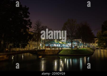 Isola della Pescheria kleine Insel Zone von Fischmarkt in Stadtzentrum bei Nacht Treviso Italien Stockfoto