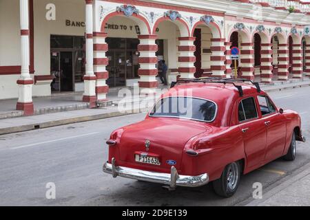 Cuba, Holguin, Classic Oldtimer im Stadtzentrum Stockfoto