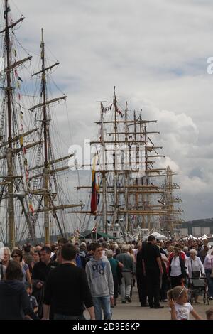 Greenock, Inverclyde, Schottland, Großbritannien, Greenock war Gastgeber der zweiten Etappe des Rennens, nach Waterford, Irland. Ankunft am James Watt Dock für die Veranstaltung. Stockfoto