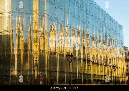 LA SAMARITAINE WARTET NUR AUF DIE PERFEKTE ZEIT ERNEUT ÖFFNEN Stockfoto