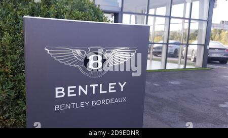 Bordeaux , Aquitaine / Frankreich - 11 01 2020 : Bentley Store Logo und Textschild des Autohauses in bordeaux City Frankreich Stockfoto