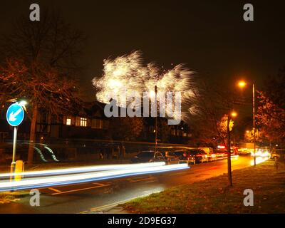 Feuerwerk in den Vororten Stockfoto