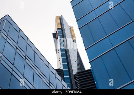 MELBOURNE, AUSTRALIEN - 10. DEZEMBER 2014: Der Eureka Tower ist ein 297.3 Meter (975 Fuß) großer Wolkenkratzer im Southbank-Viertel von Melbourne, Victoria, Stockfoto