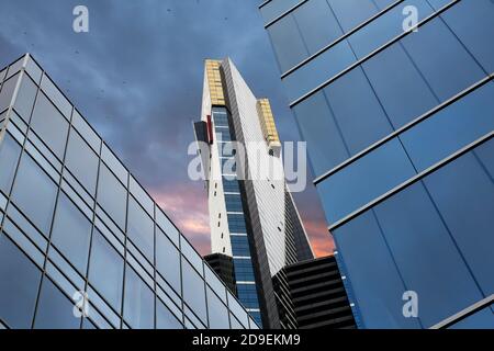 MELBOURNE, AUSTRALIEN - 10. DEZEMBER 2014: Der Eureka Tower ist ein 297.3 Meter (975 Fuß) großer Wolkenkratzer im Southbank-Viertel von Melbourne, Victoria, Stockfoto