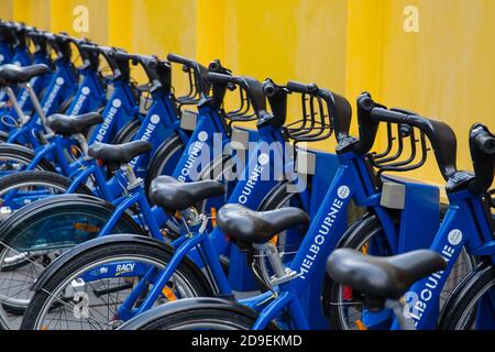 MELBOURNE, AUSTRALIEN - 10. DEZEMBER 2014: Melbourne Bike Share ist ein Fahrradverleihsystem, das das zentrale Geschäftsviertel von Melbourne, aus, bedient Stockfoto