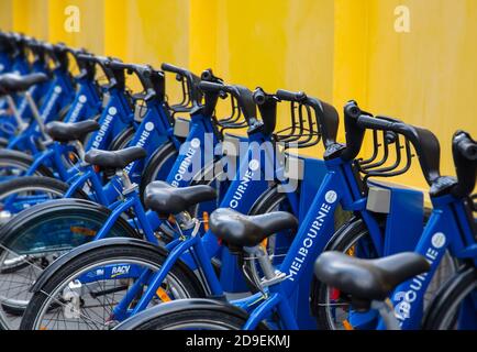 MELBOURNE, AUSTRALIEN - 10. DEZEMBER 2014: Melbourne Bike Share ist ein Fahrradverleihsystem, das das zentrale Geschäftsviertel von Melbourne bedient Stockfoto