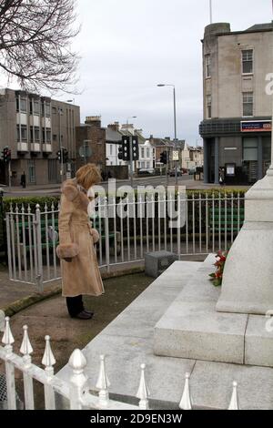 Ayr Burns Statue Square, Ayrshire, Schottland, Großbritannien der jährliche Kranz, der die Geburt von Robert Burns zum Jahrestag seiner Geburt anführt Stockfoto