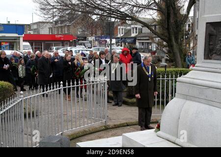 Ayr Burns Statue Square, Ayrshire, Schottland, Großbritannien der jährliche Kranz, der die Geburt von Robert Burns zum Jahrestag seiner Geburt anführt Stockfoto